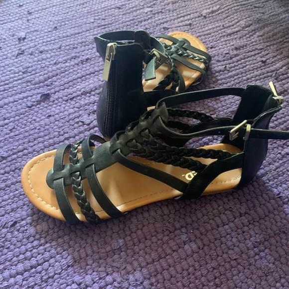 Strappy black sandals - Picture 2 of 3